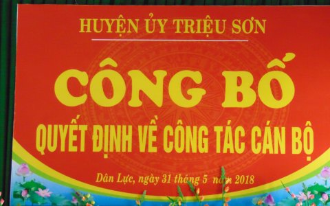 Huyện ủy Triệu Sơn công bố Quyết định về công tác cán bộ.